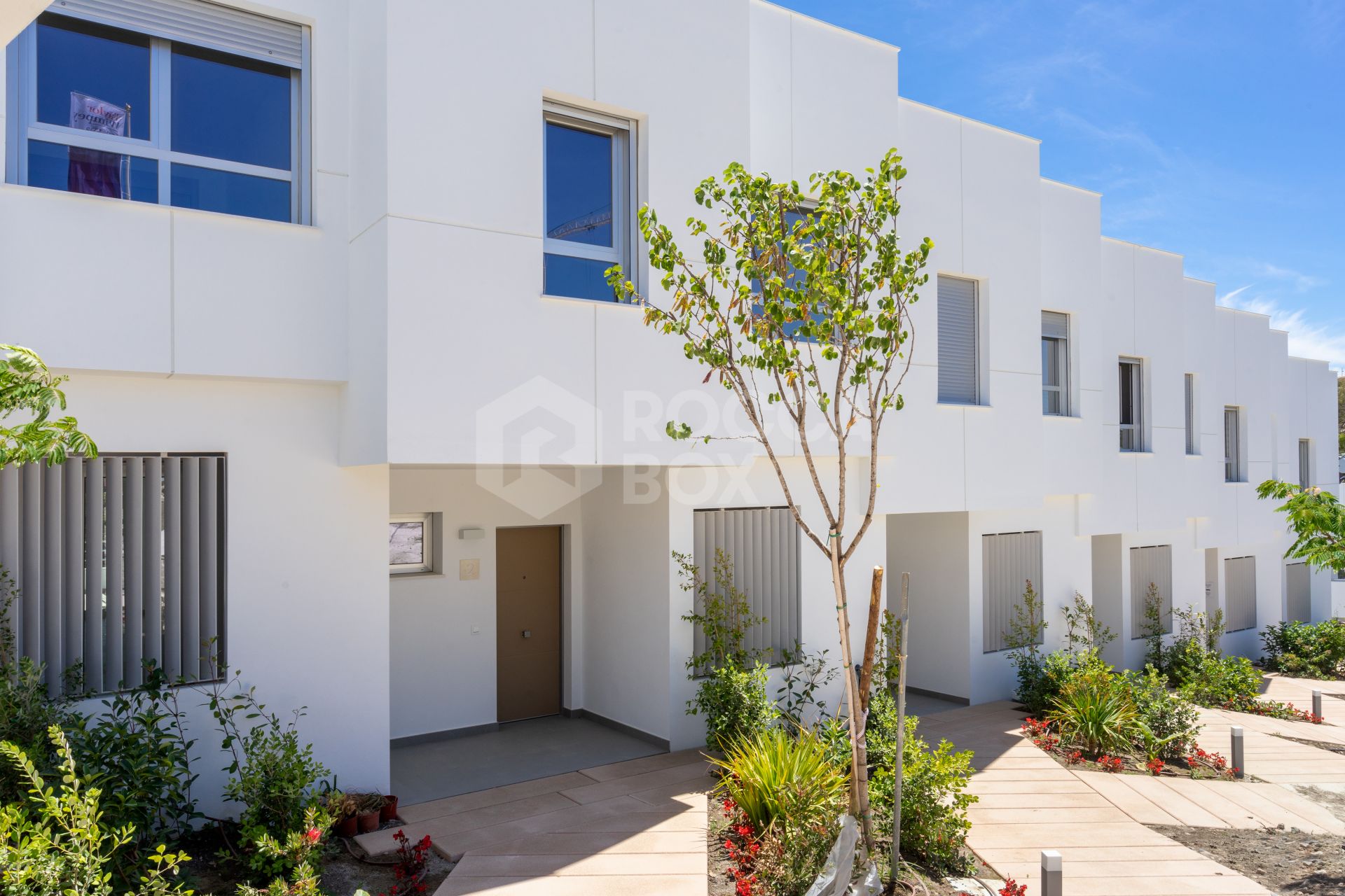 Green Golf, modern townhouses, golf frontline in Estepona