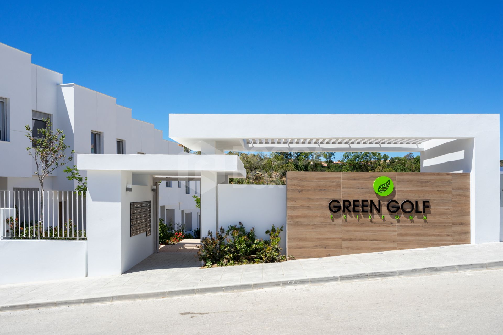 Green Golf, modern townhouses, golf frontline in Estepona