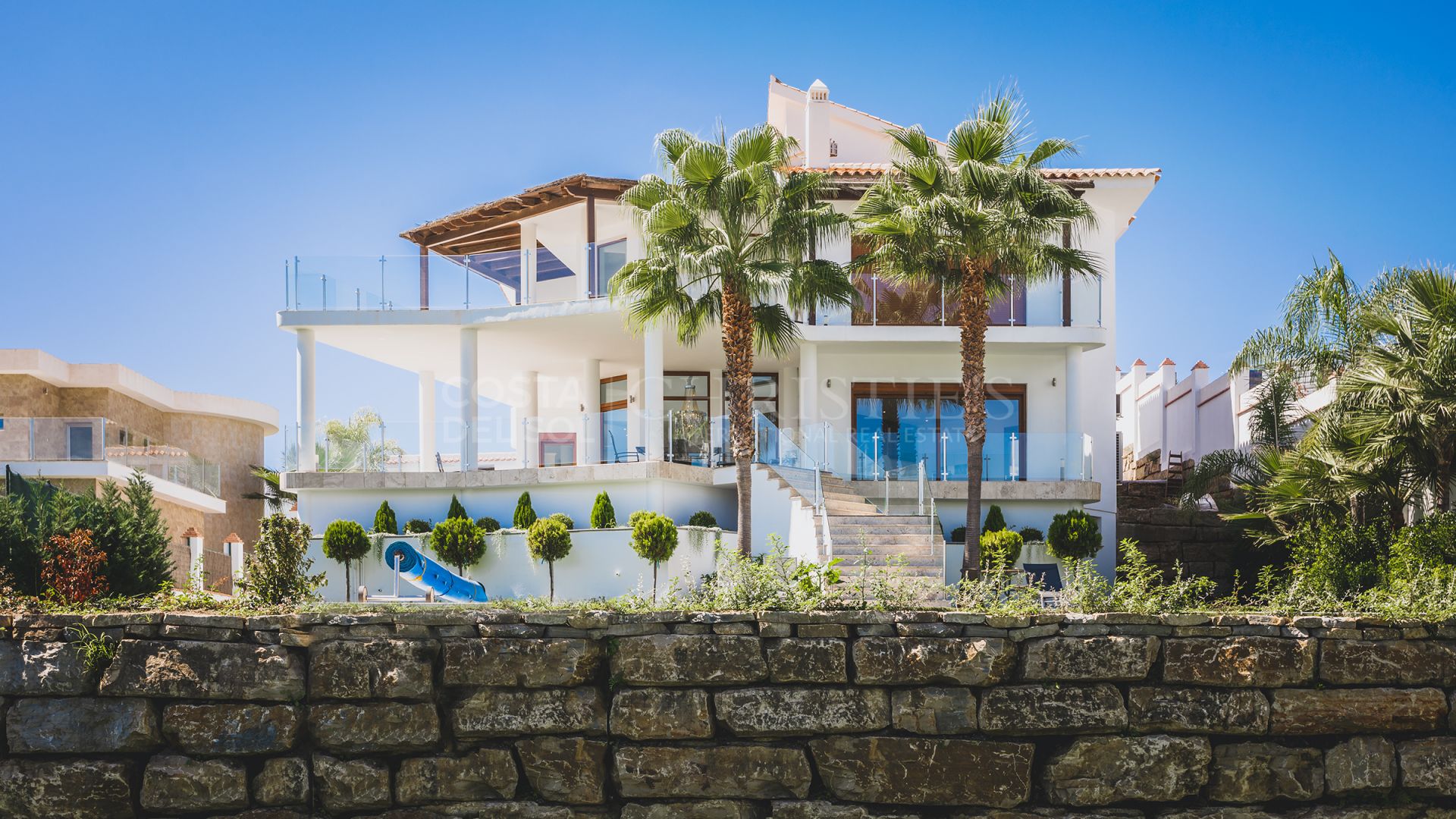 Golfvilla i frontlinjen med fantastiska terrasser och vacker utsikt, Los Flamingos Golf | Christie’s International Real Estate