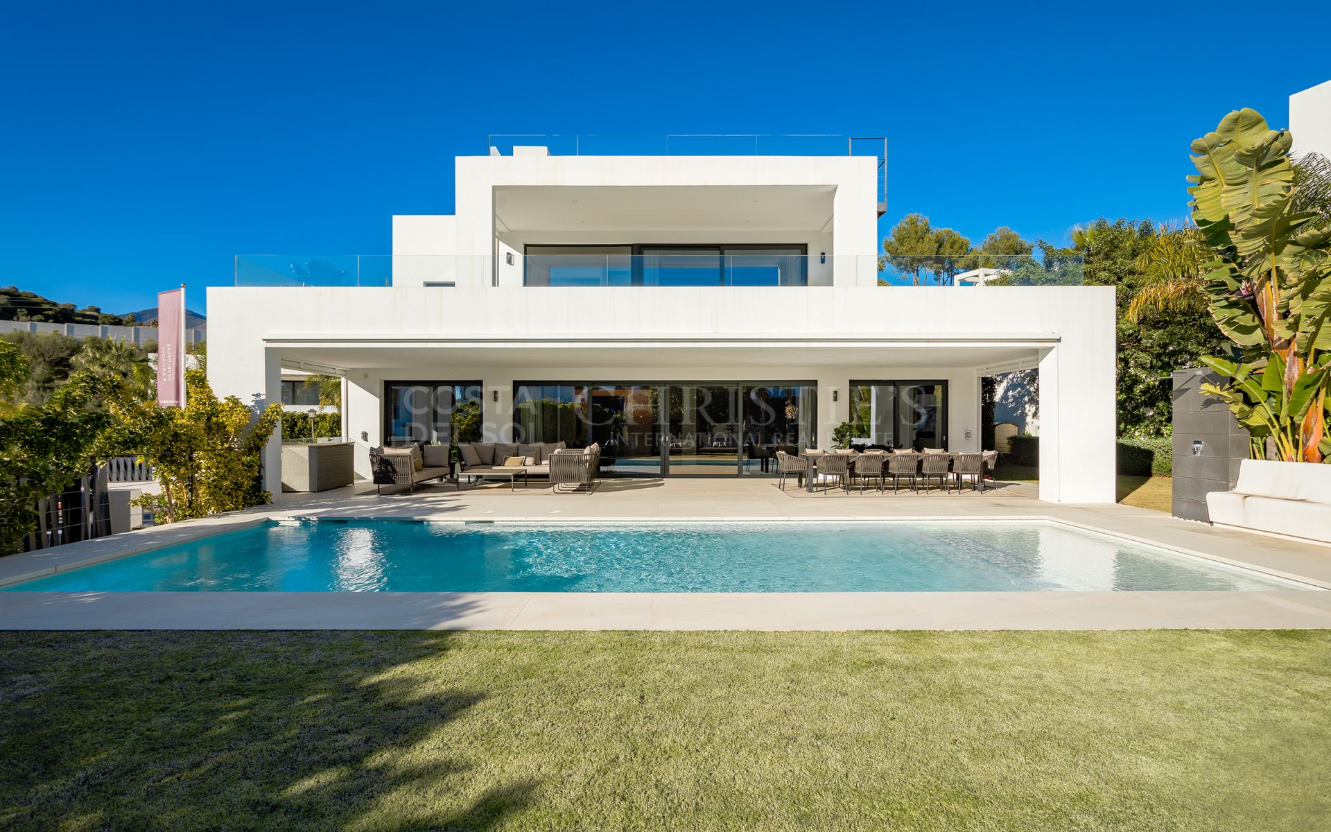 Hypermodern Villa in the Golf Valley. | Christie’s International Real Estate