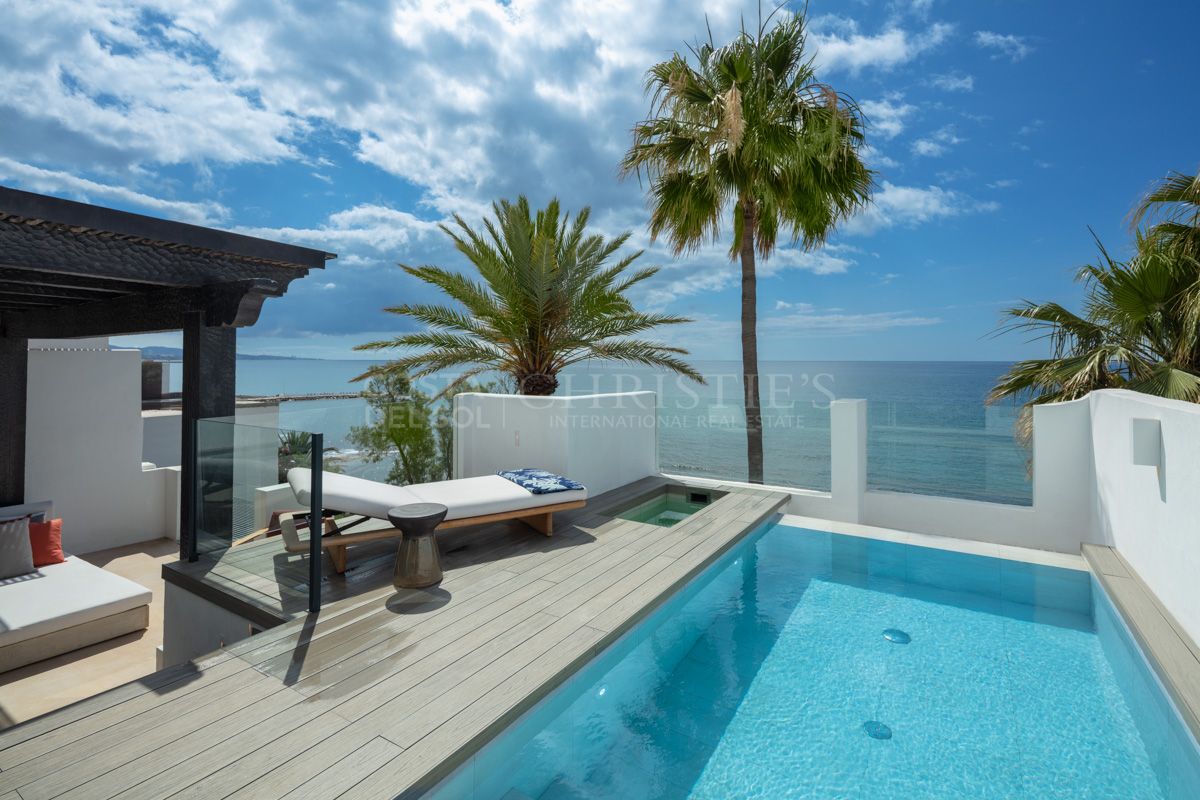 FRONTLINE BEACH DUPLEX PENTHOUSE IN PUENTE ROMANO | Christie’s International Real Estate