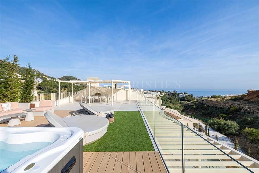 Stunning penthouses complex in El Higuerón