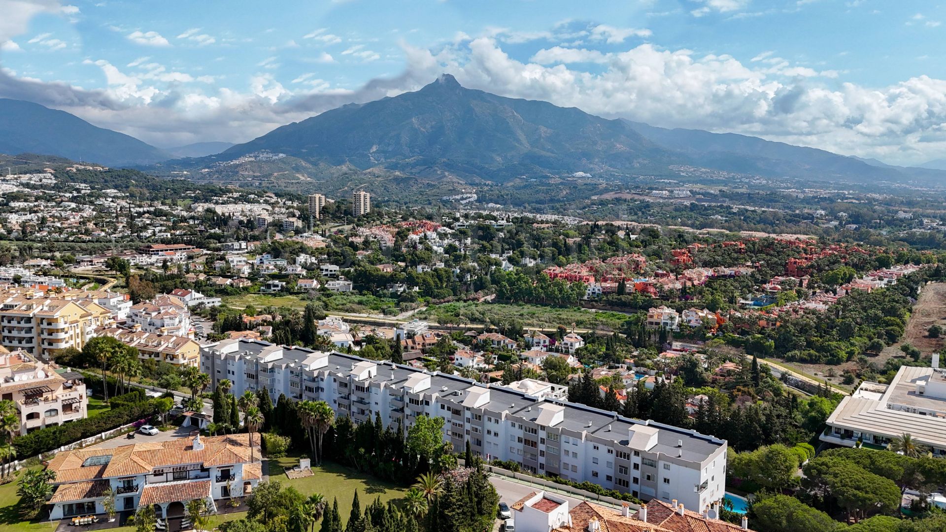 Apartment in Nueva Andalucia, Marbella