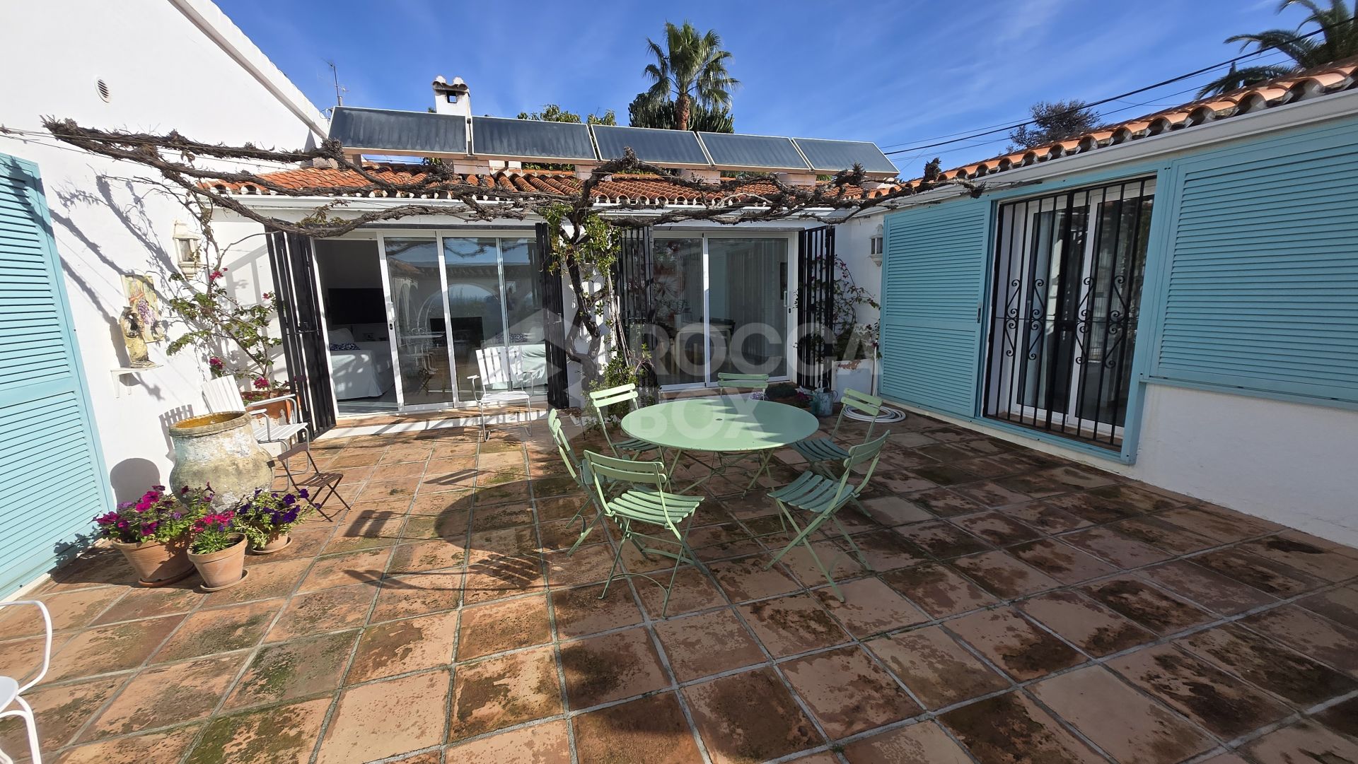 Charming traditional style Villa with Panoramic Sea Views and guest apartment in Puerto Romano, Estepona