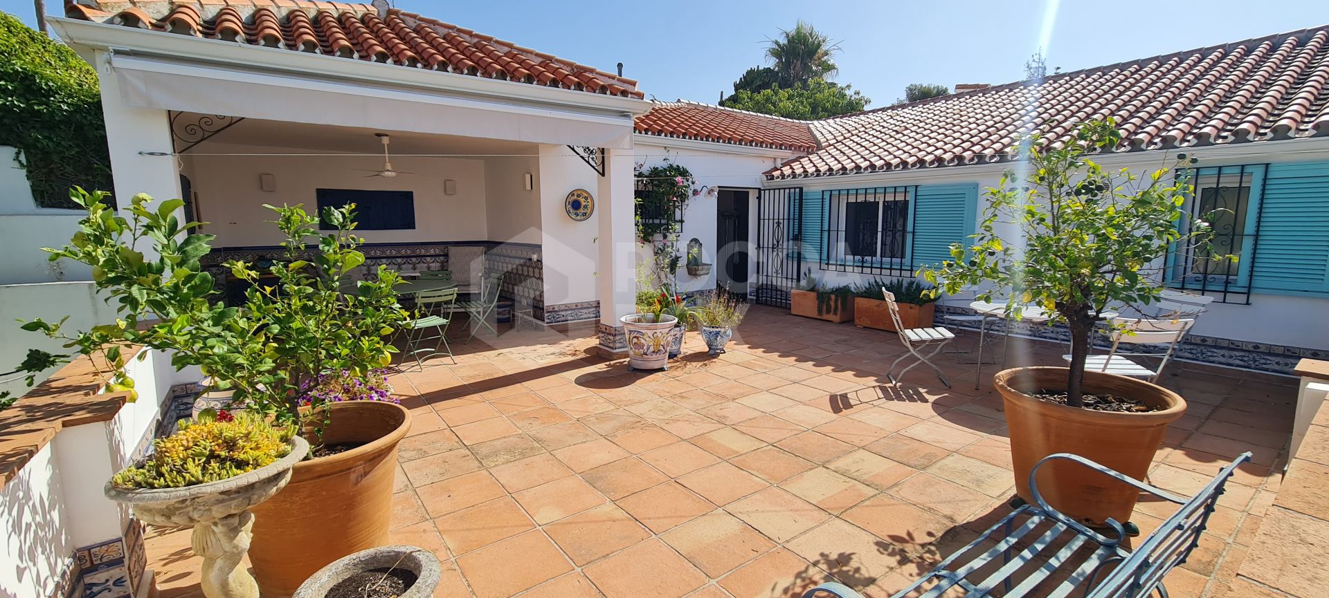 Villa with panoramic sea views in Puerto Romano, Estepona