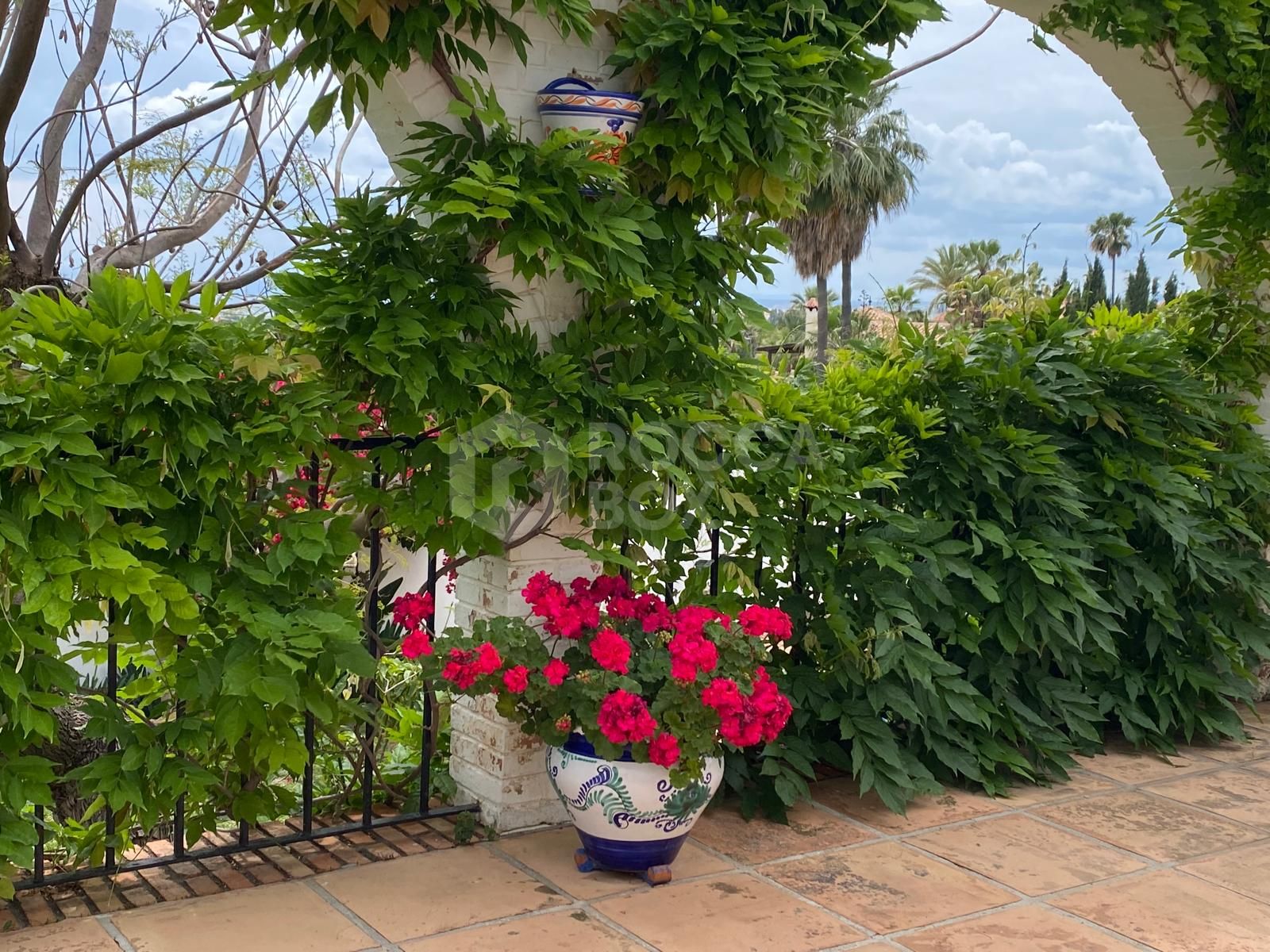 Charming traditional style Villa with Panoramic Sea Views and guest apartment in Puerto Romano, Estepona