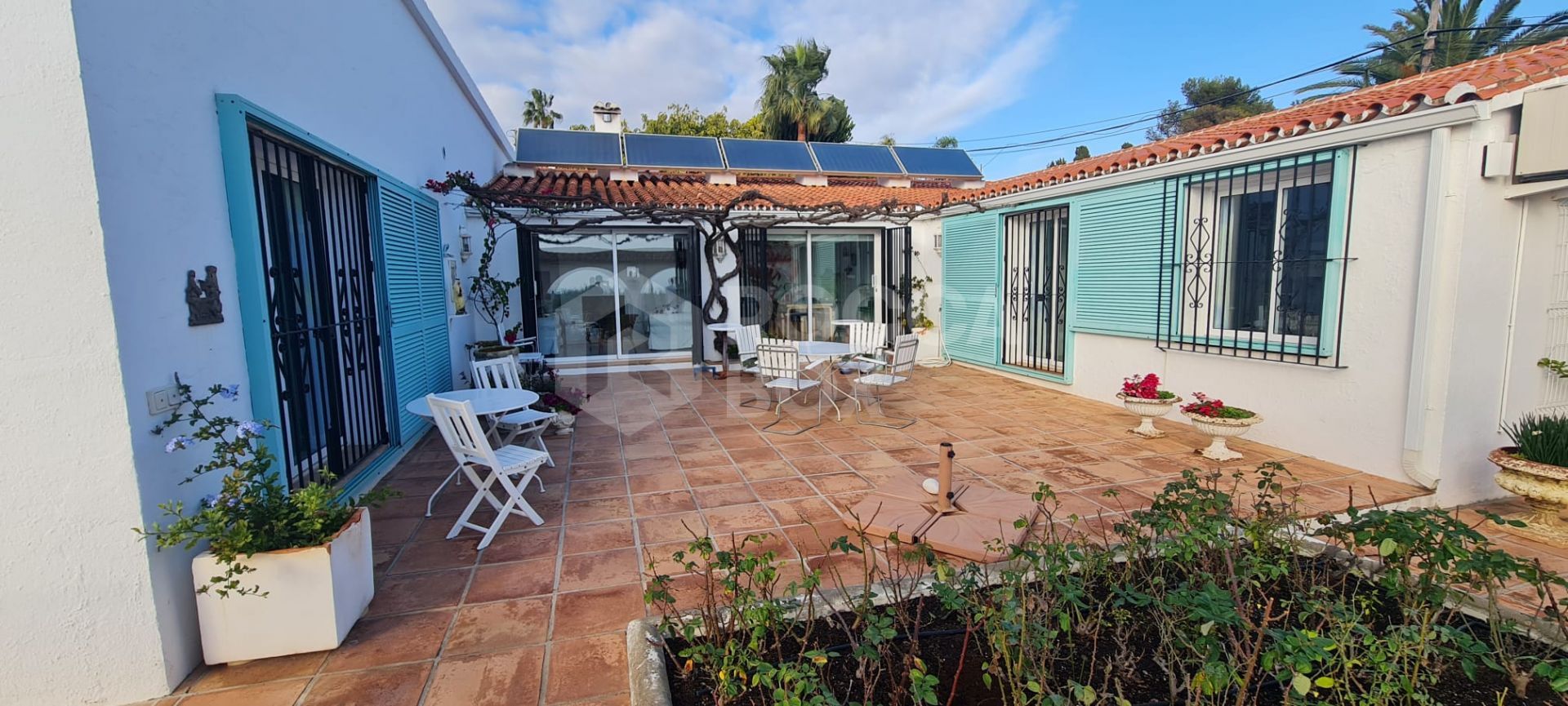 Charming traditional style Villa with Panoramic Sea Views and guest apartment in Puerto Romano, Estepona