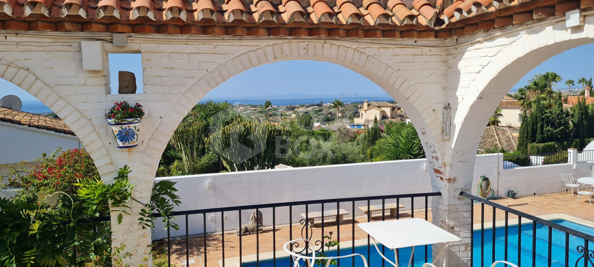 Villa with panoramic sea views in Puerto Romano, Estepona