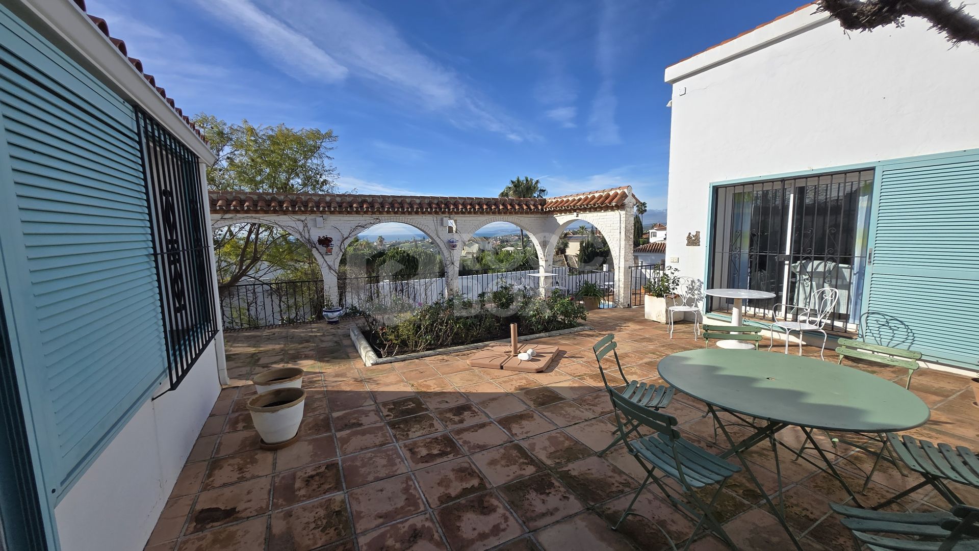 Charming traditional style Villa with Panoramic Sea Views and guest apartment in Puerto Romano, Estepona