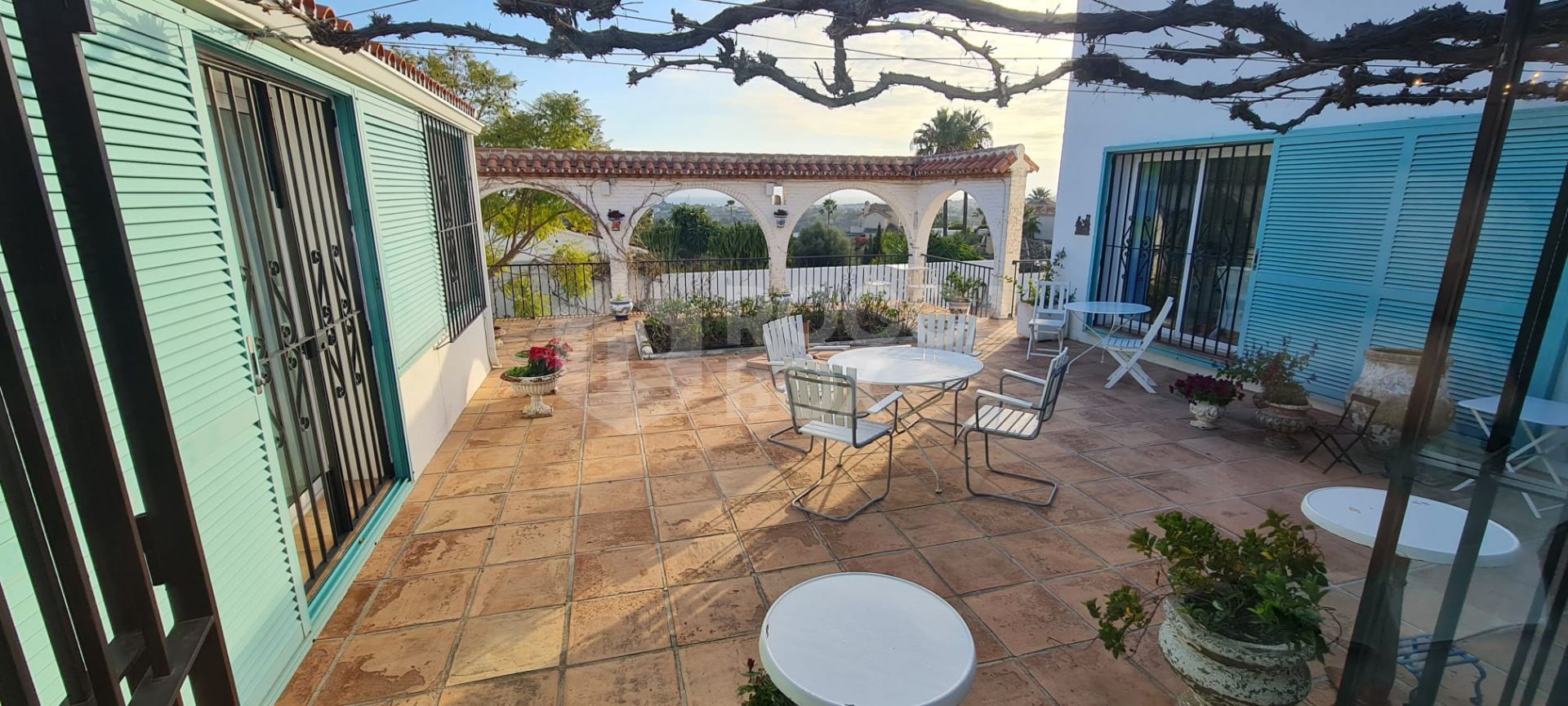 Charming traditional style Villa with Panoramic Sea Views and guest apartment in Puerto Romano, Estepona