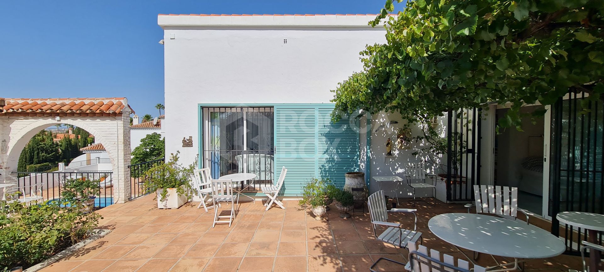 Villa with panoramic sea views in Puerto Romano, Estepona