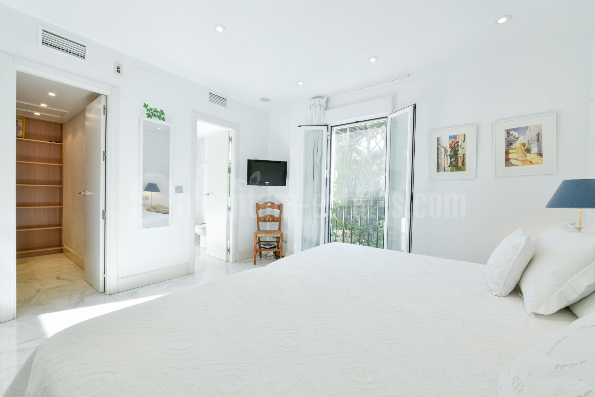 Town House in Marbellamar, Marbella