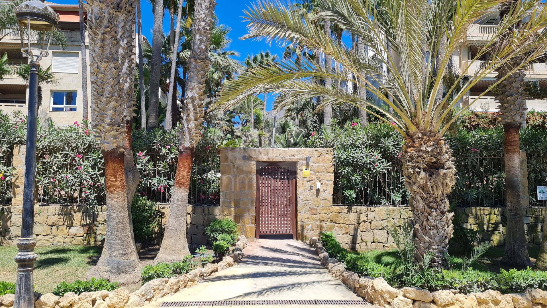 Apartamento en Las Cañas Beach, Marbella