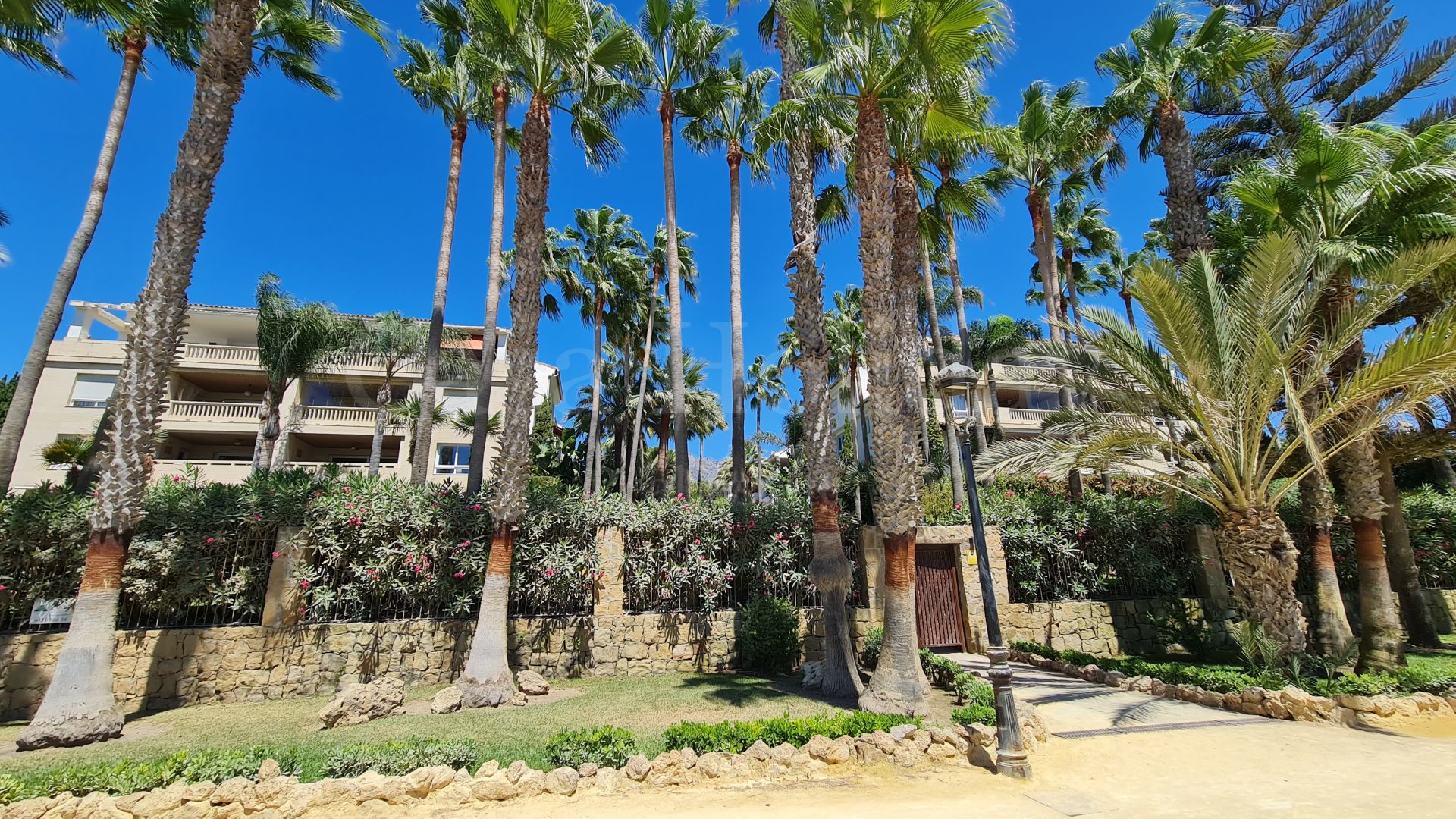 Apartamento en Las Cañas Beach, Marbella