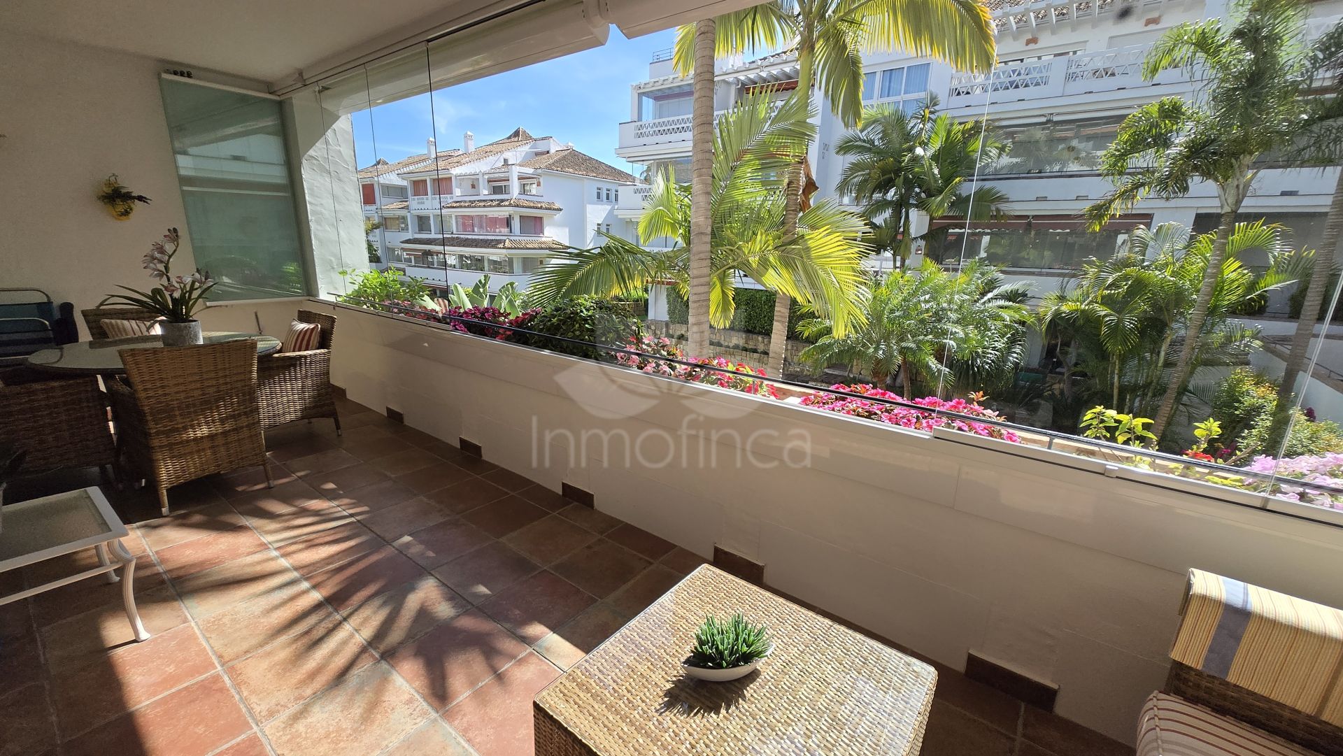 Apartamento en Las Cañas Beach, Marbella