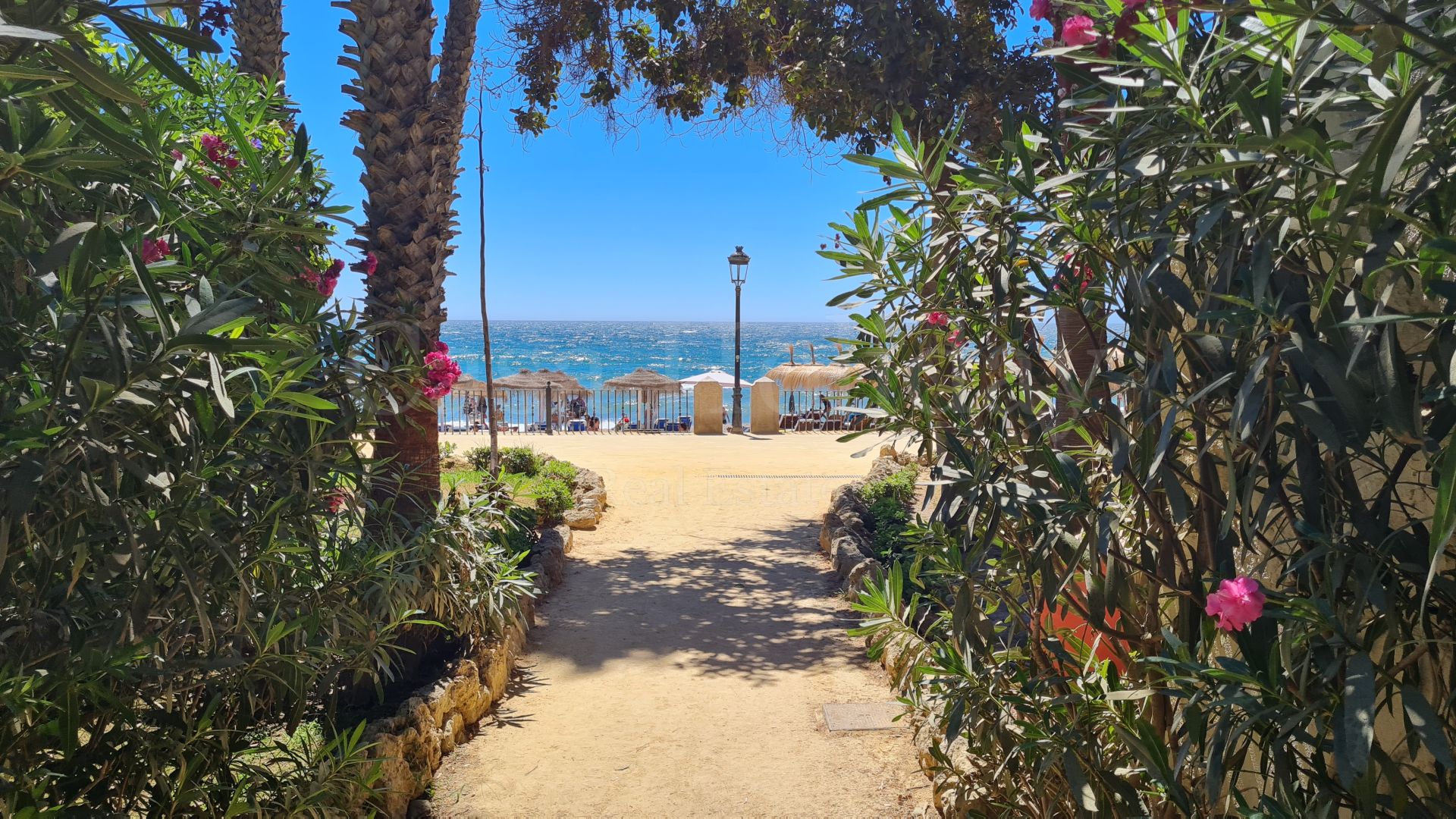 Apartamento en Las Cañas Beach, Marbella