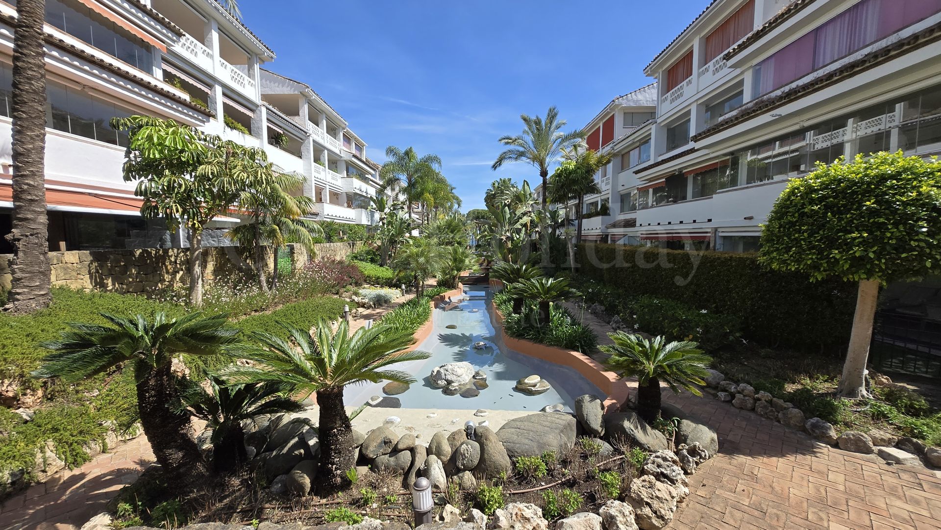 Apartamento en Las Cañas Beach, Marbella