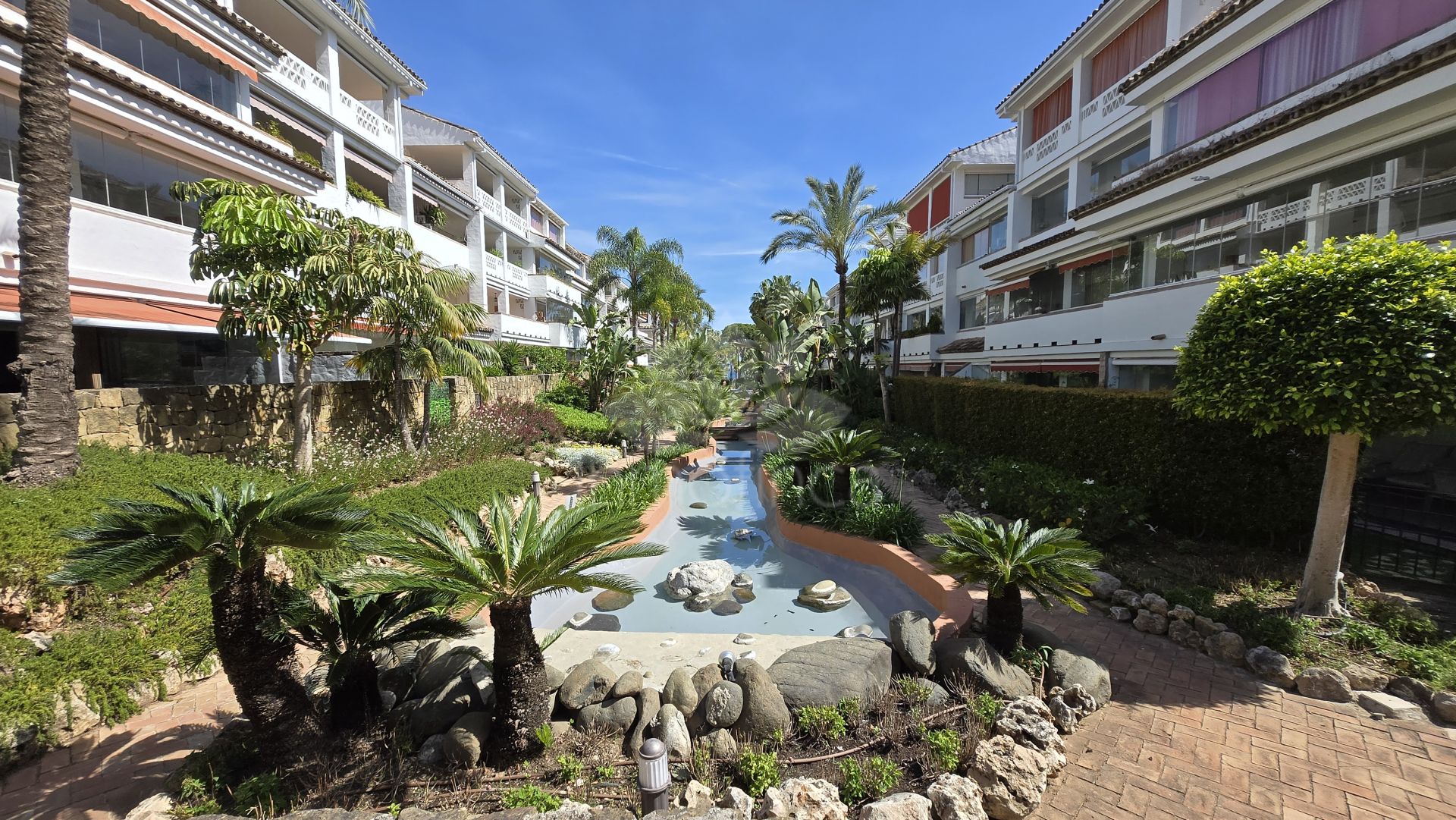 Apartamento en Las Cañas Beach, Marbella