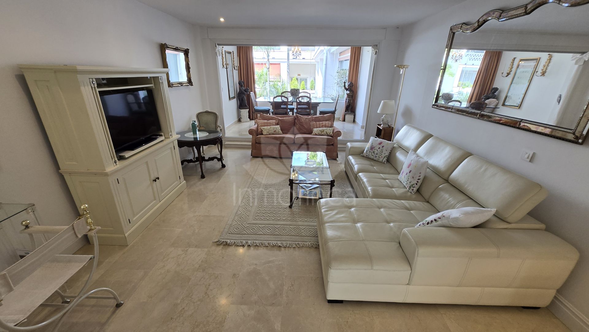 Apartamento en Las Cañas Beach, Marbella