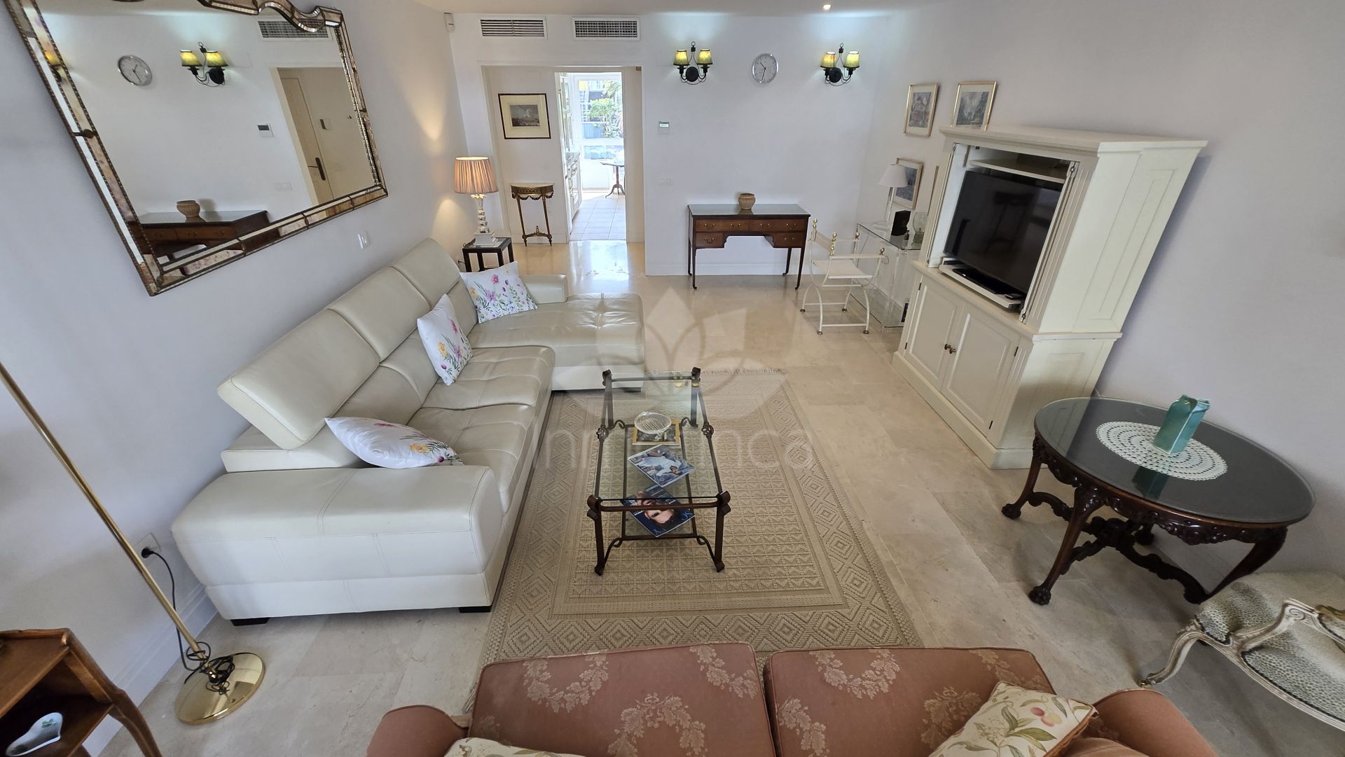 Apartamento en Las Cañas Beach, Marbella