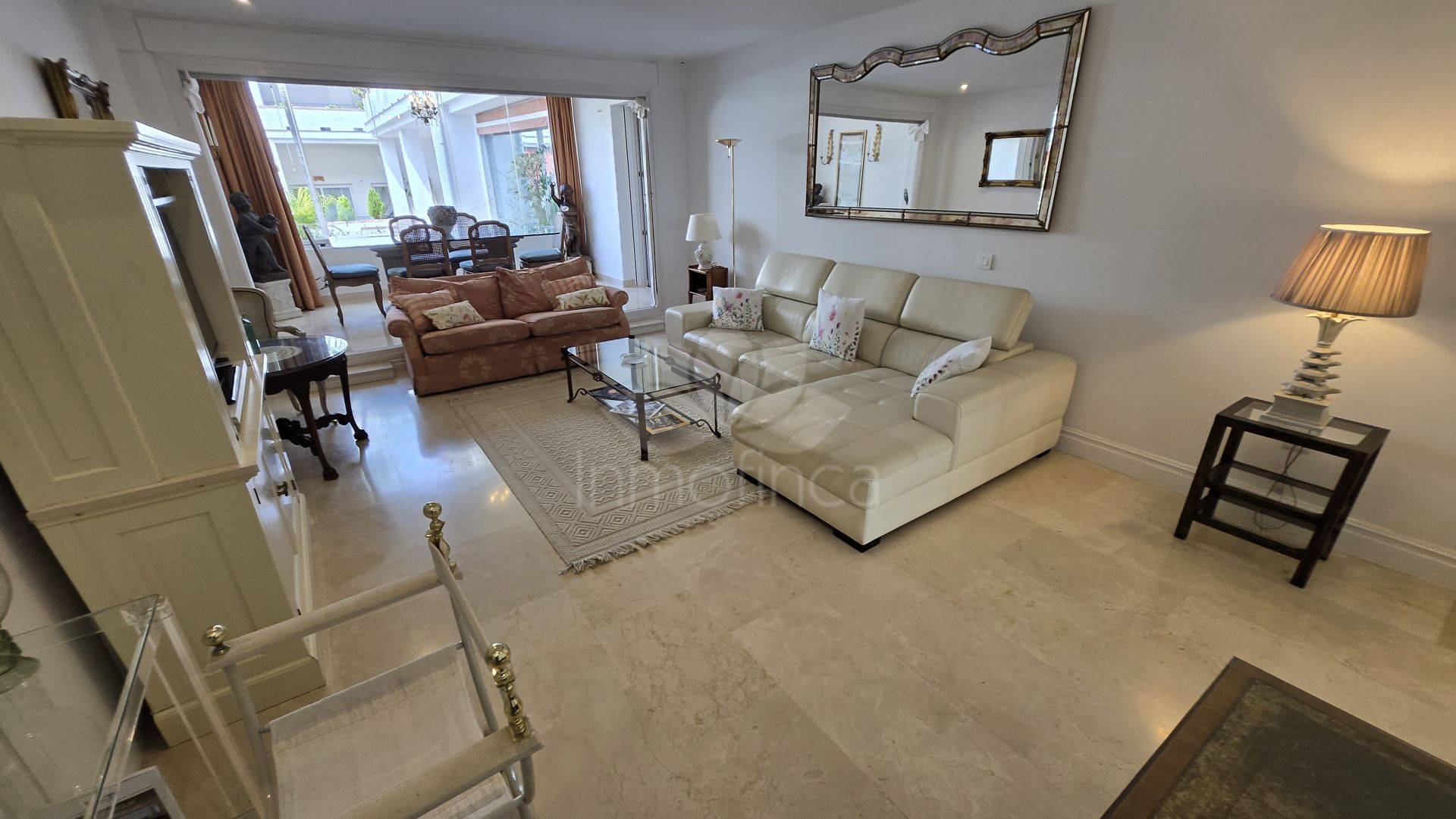 Apartamento en Las Cañas Beach, Marbella