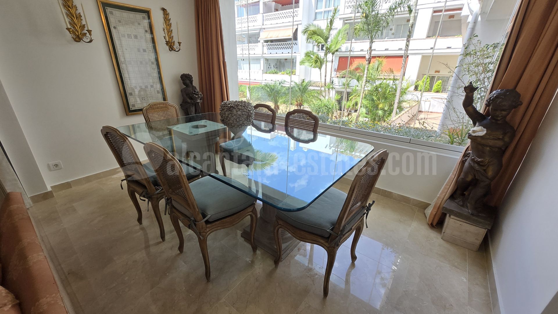 Apartamento en Las Cañas Beach, Marbella