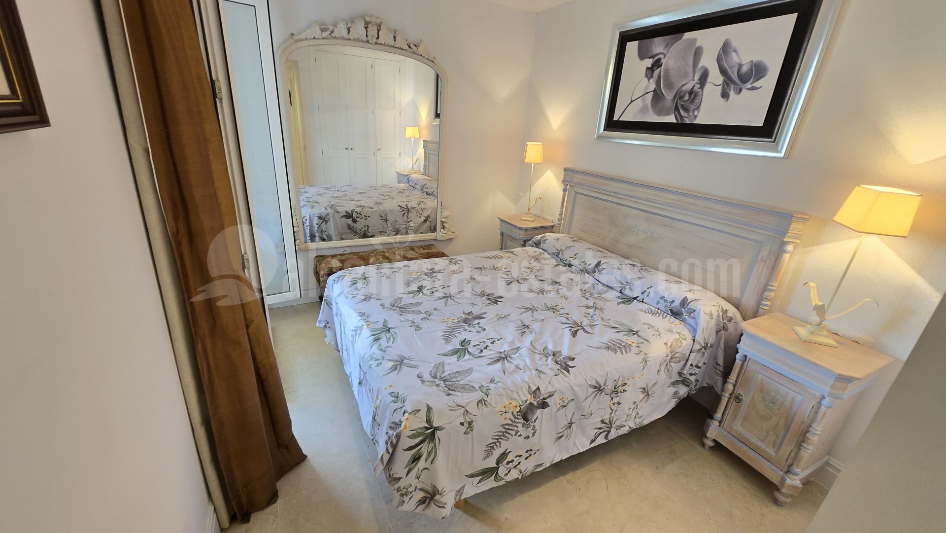 Apartamento en Las Cañas Beach, Marbella
