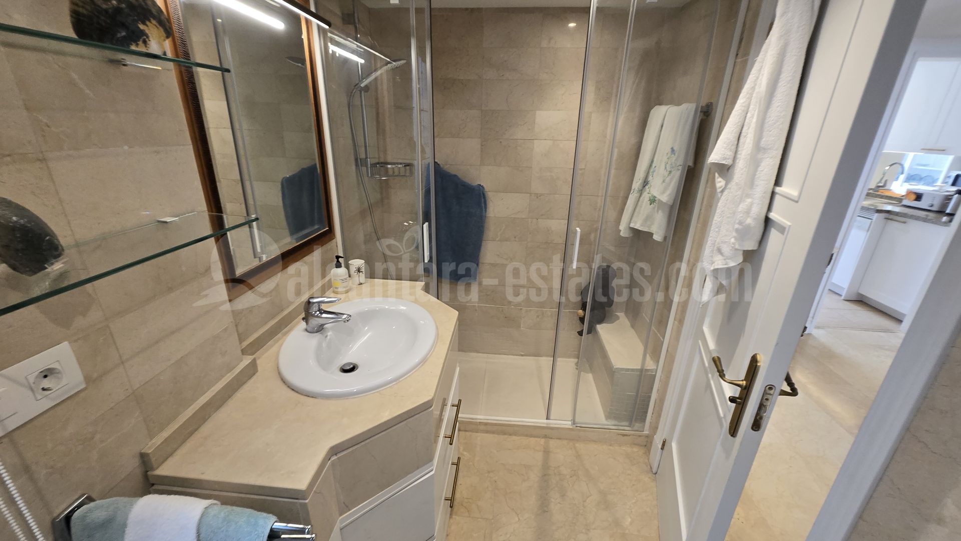 Apartamento en Las Cañas Beach, Marbella