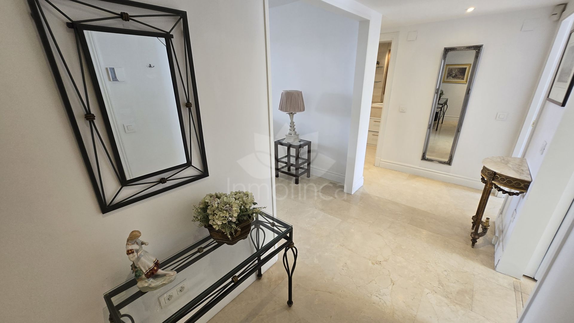 Apartamento en Las Cañas Beach, Marbella