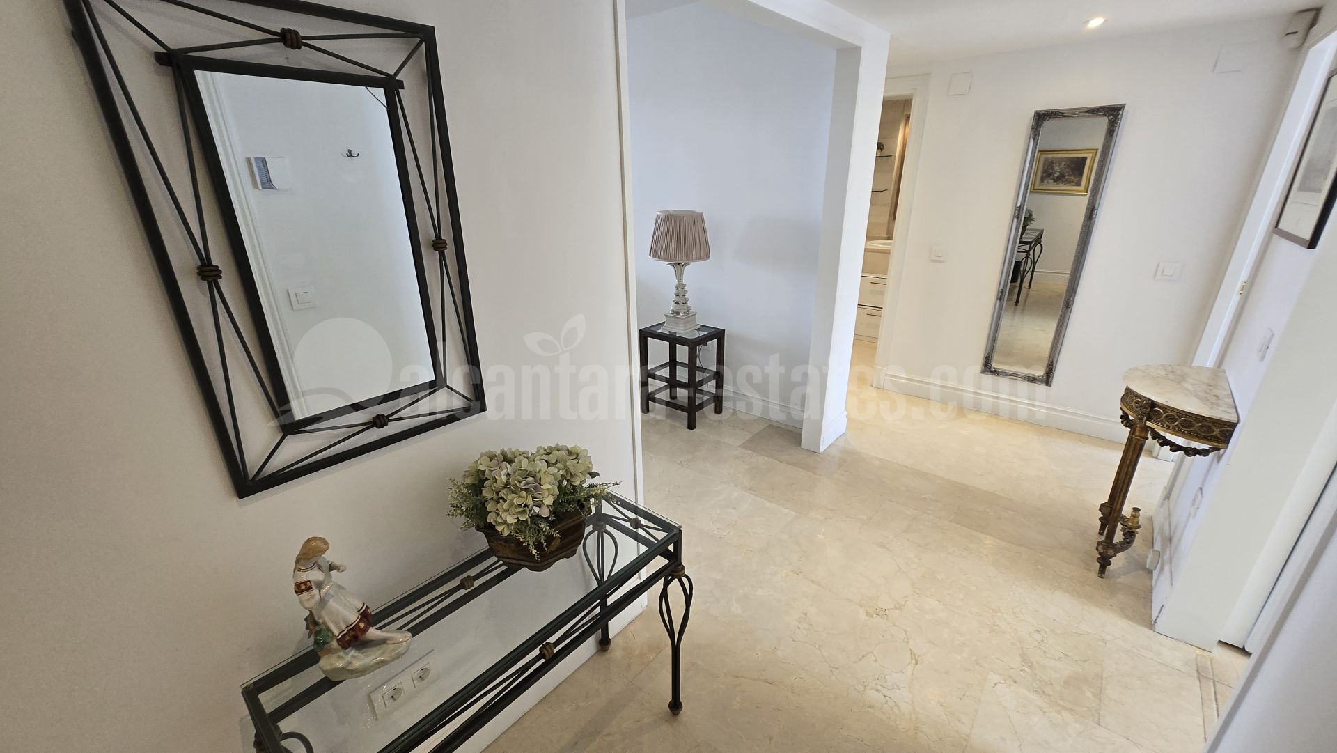 Apartamento en Las Cañas Beach, Marbella