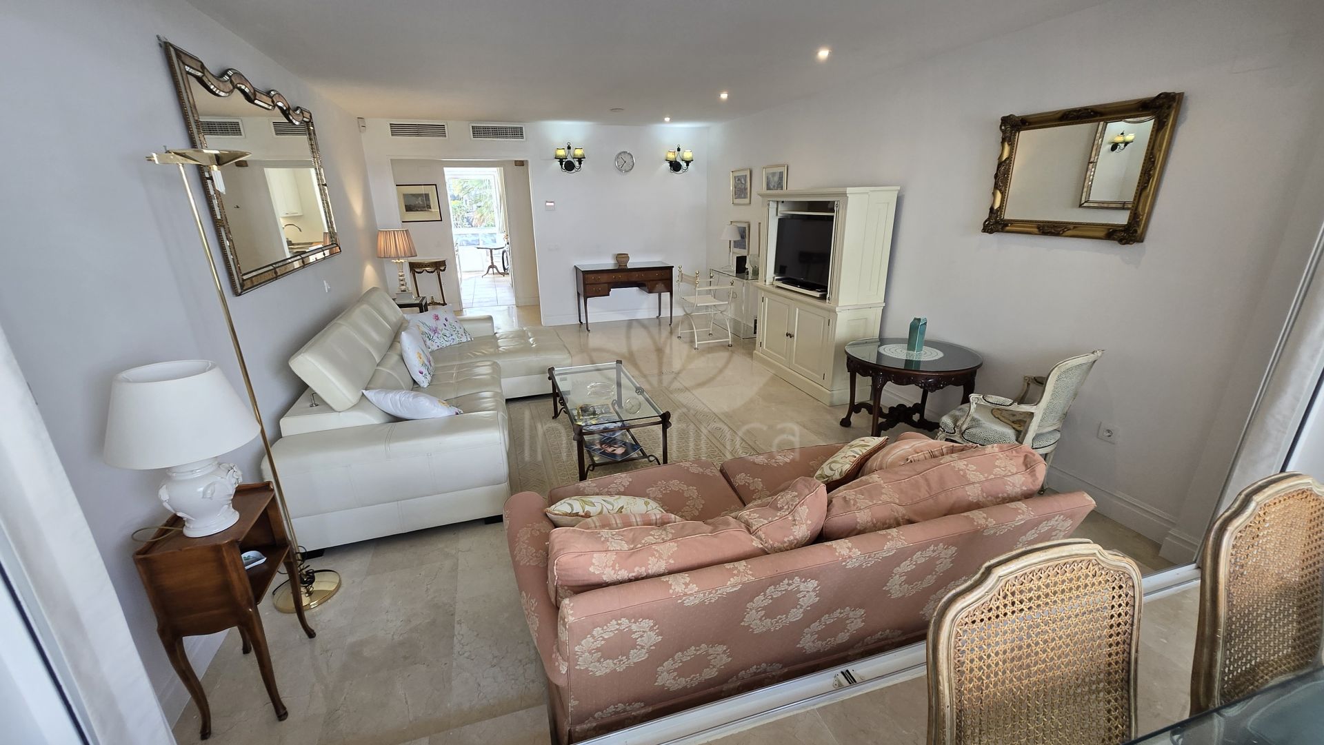 Apartamento en Las Cañas Beach, Marbella