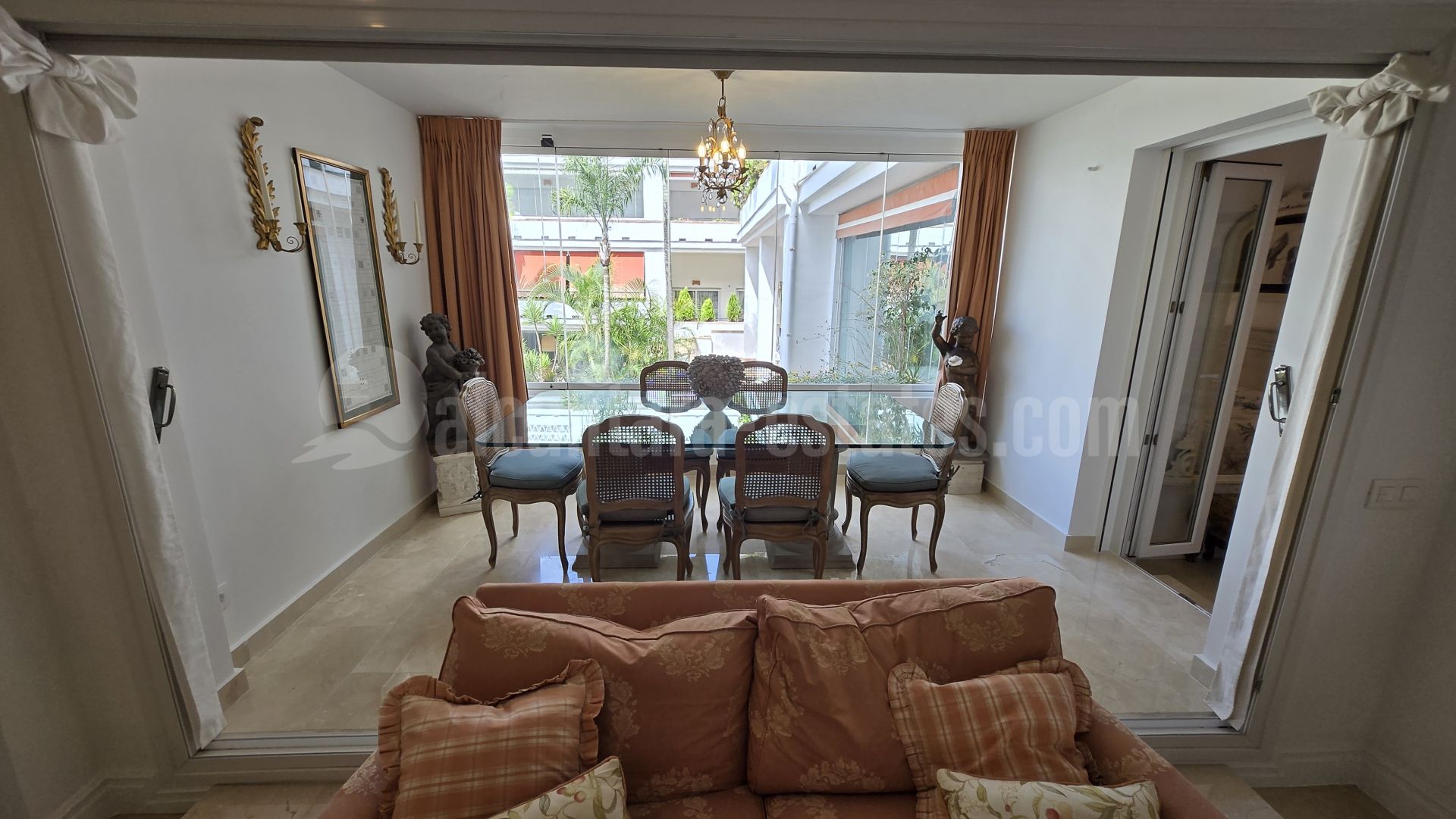 Apartamento en Las Cañas Beach, Marbella