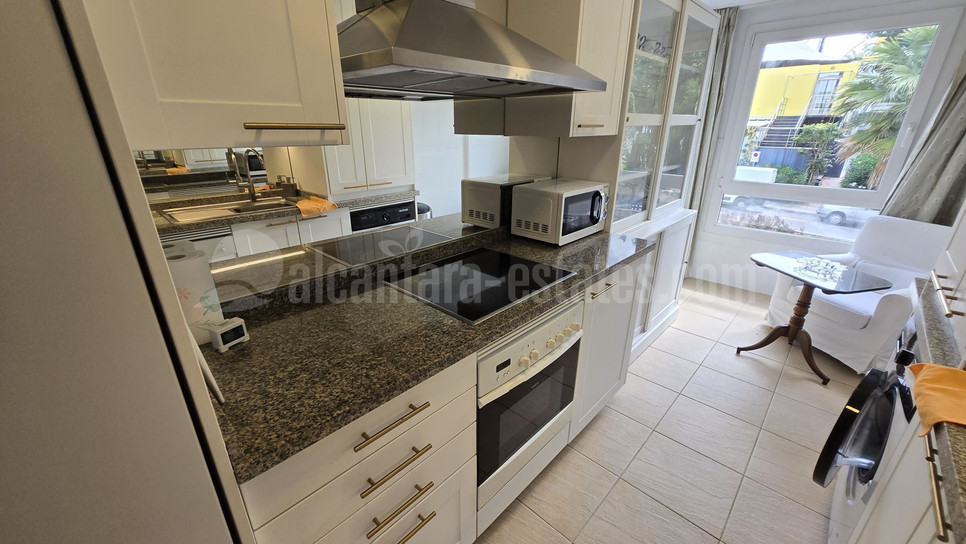 Apartamento en Las Cañas Beach, Marbella