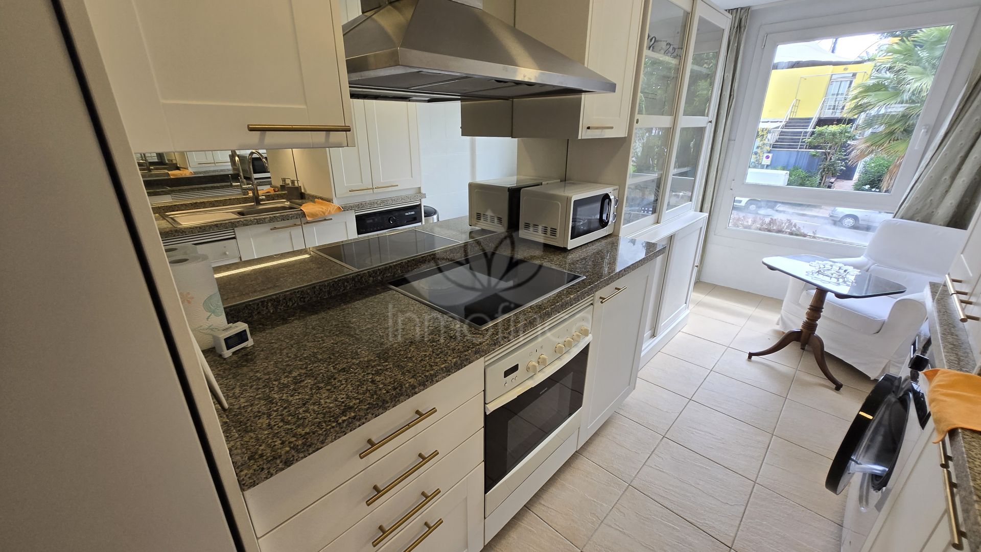 Apartamento en Las Cañas Beach, Marbella