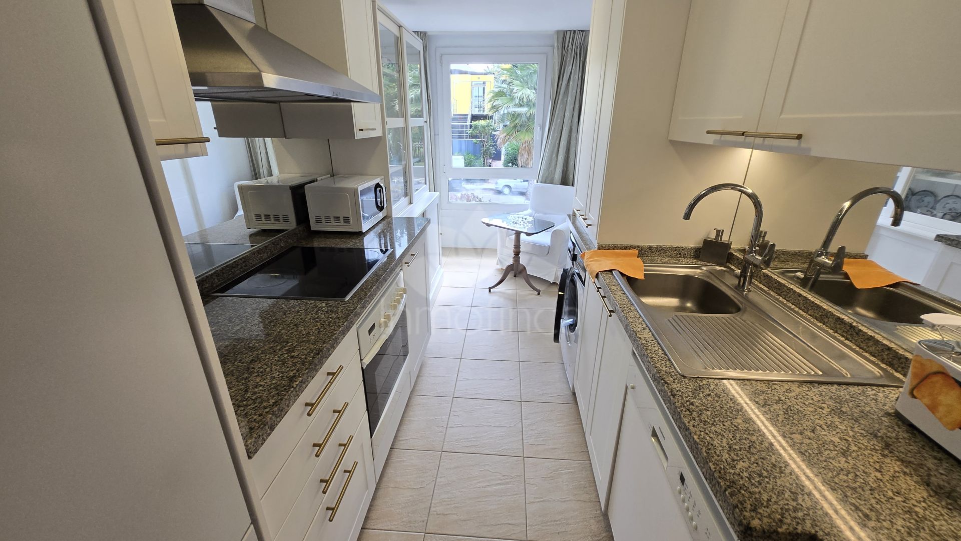 Apartamento en Las Cañas Beach, Marbella