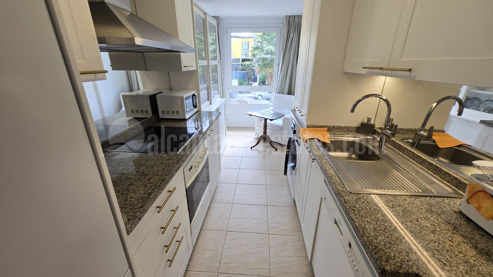 Apartamento en Las Cañas Beach, Marbella