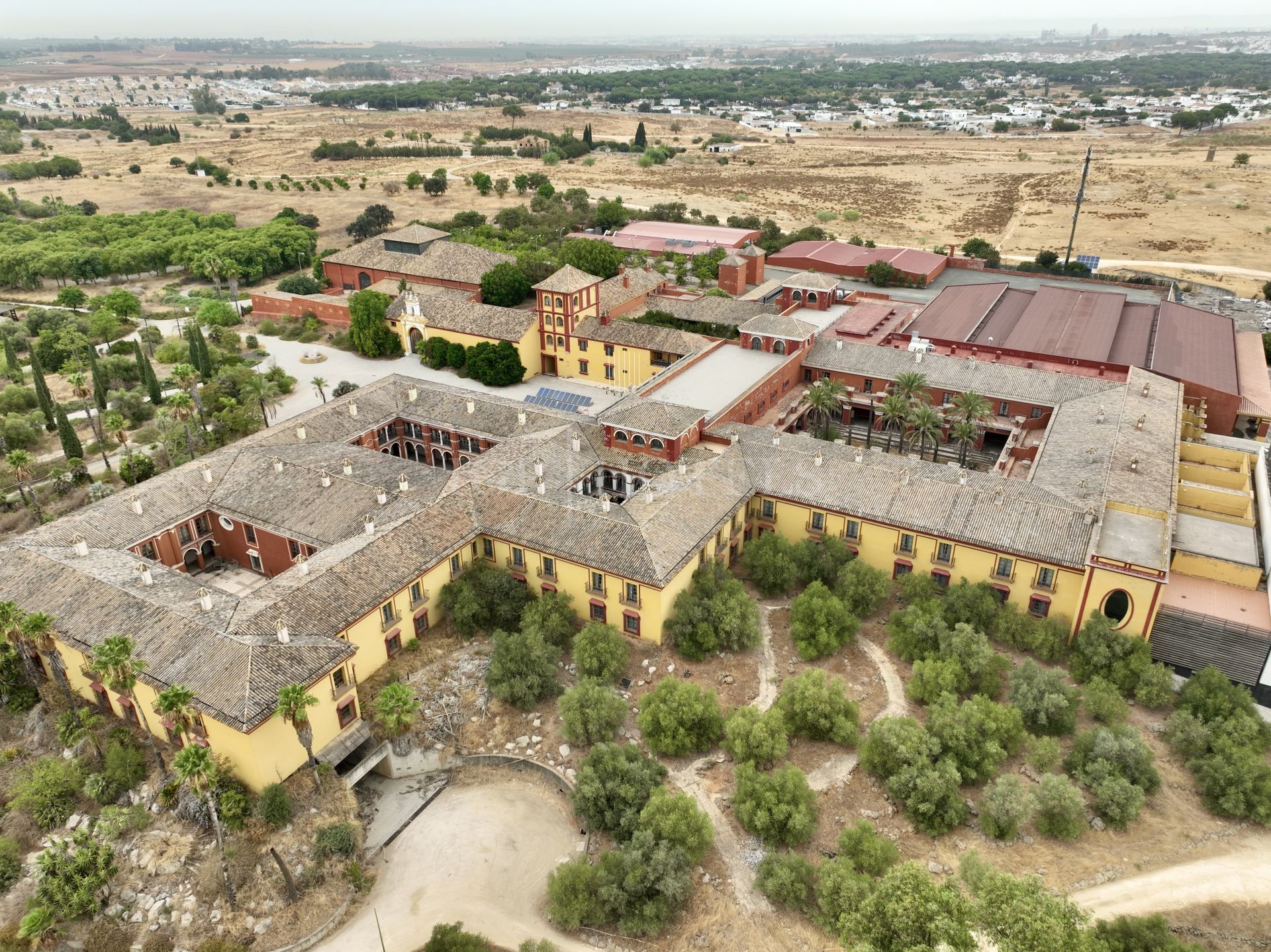 Hotel for sale in Alcala de Guadaira