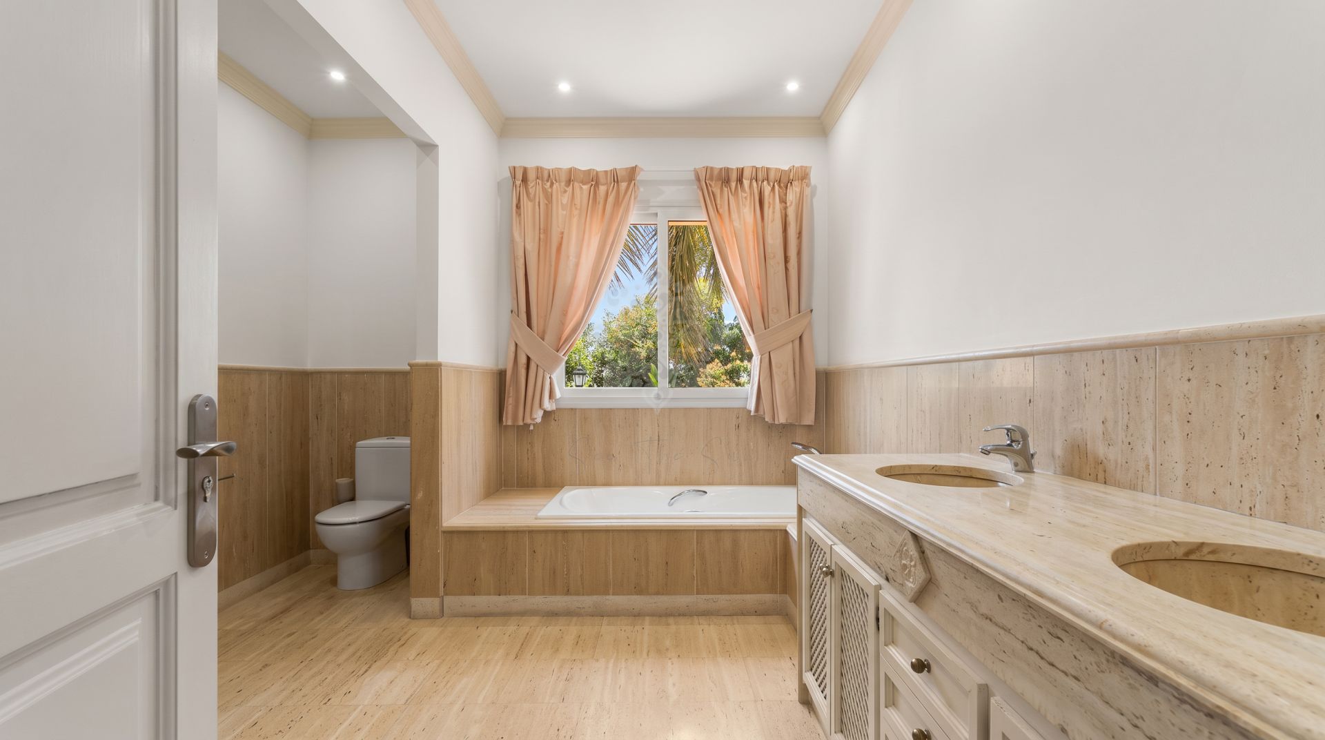 Villa in Nueva Andalucia, Marbella