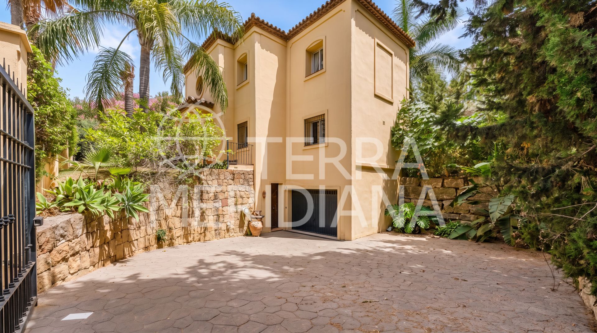 Villa in Nueva Andalucia, Marbella
