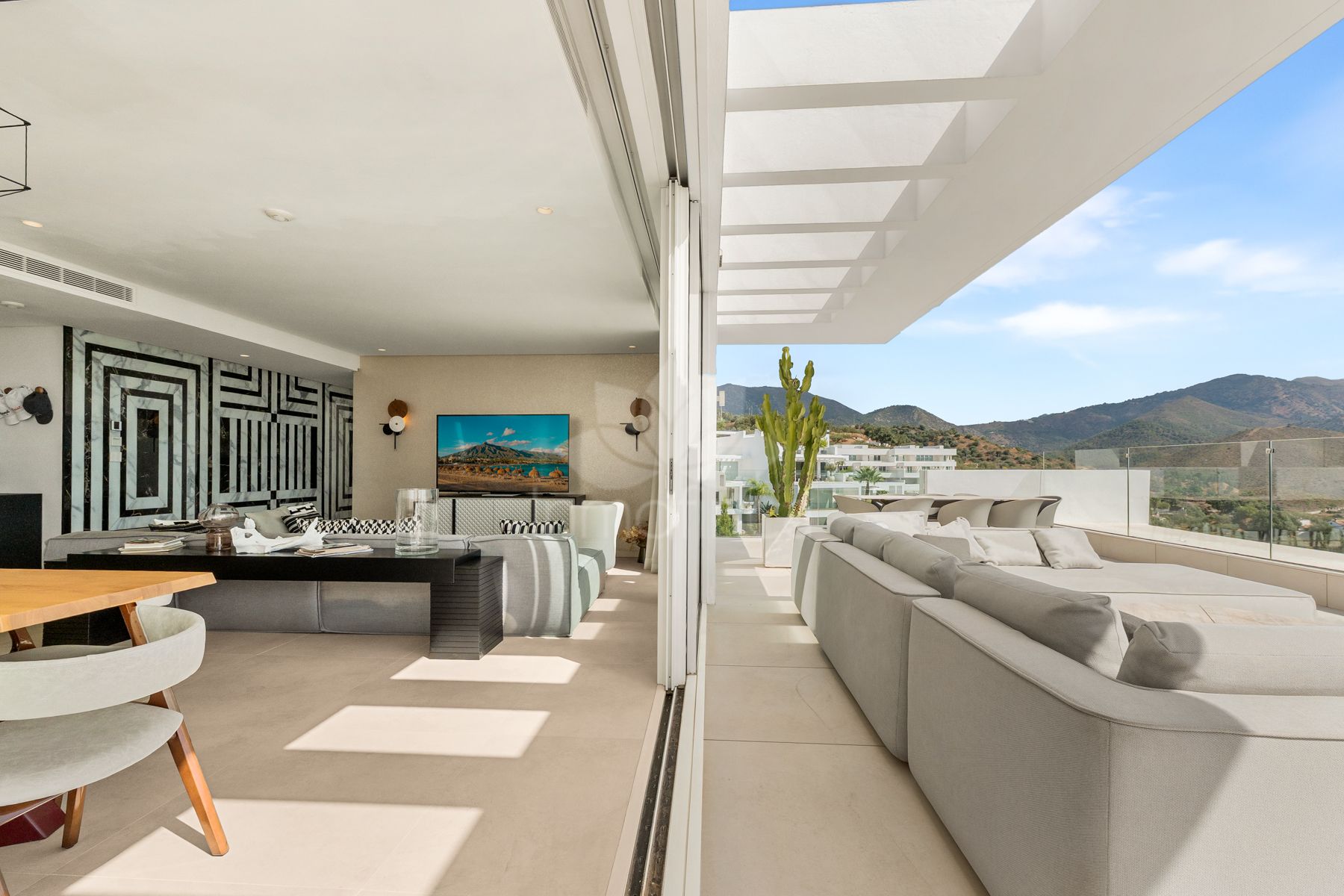 Duplex Penthouse in Palo Alto, Ojen