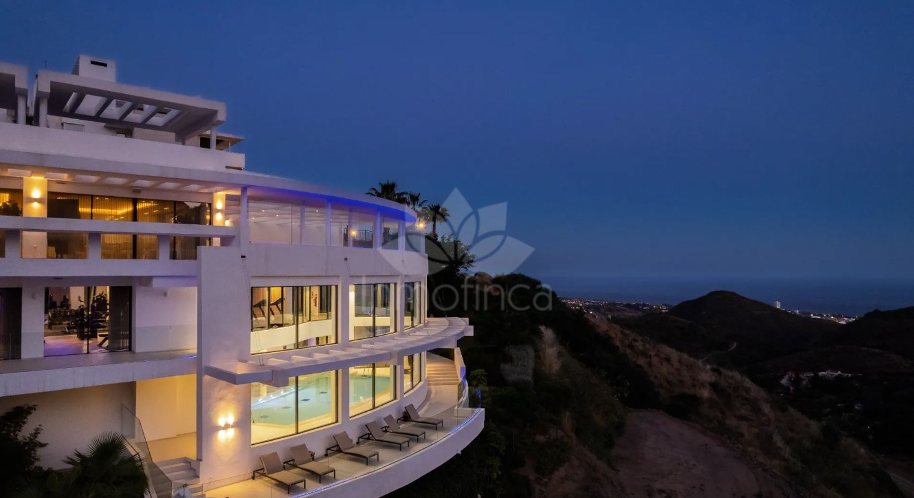 Duplex Penthouse in Palo Alto, Ojen