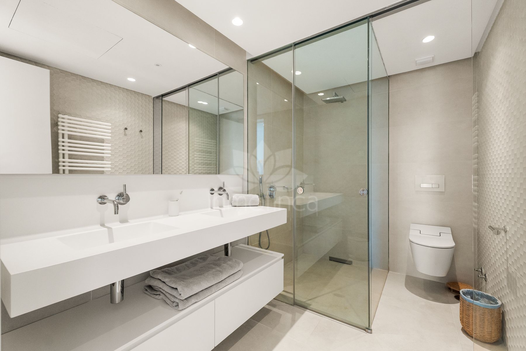 Duplex Penthouse in Palo Alto, Ojen