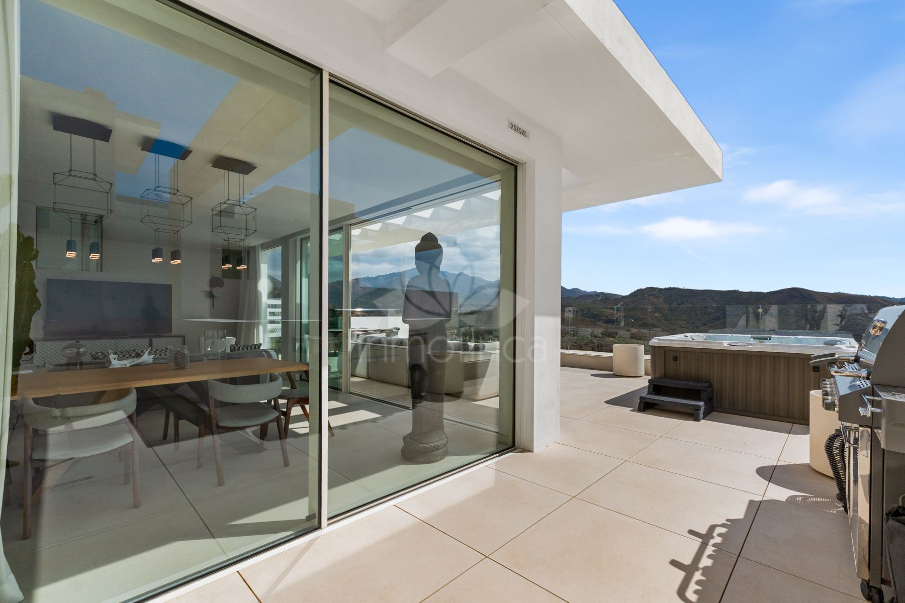 Duplex Penthouse in Palo Alto, Ojen