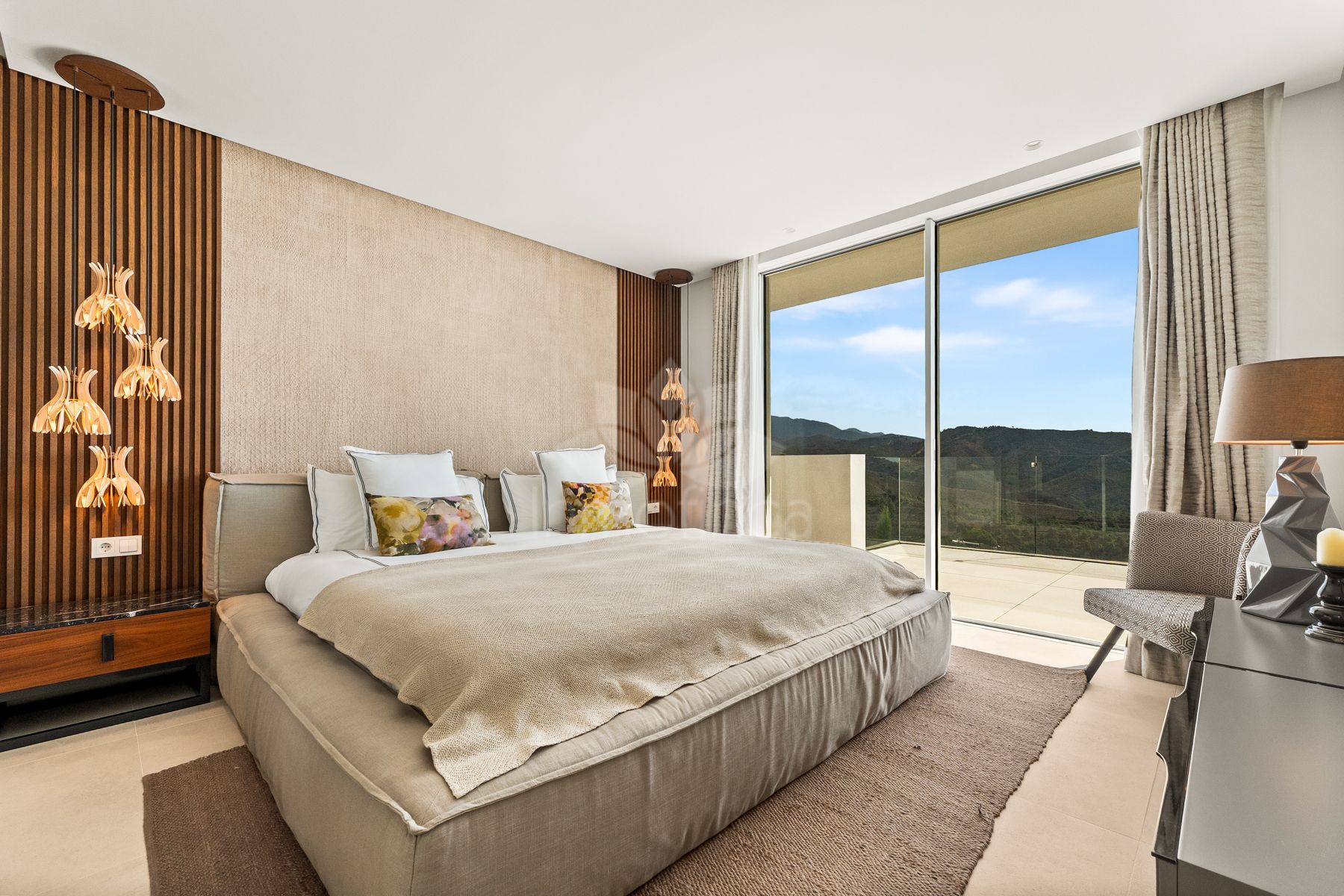 Duplex Penthouse in Palo Alto, Ojen