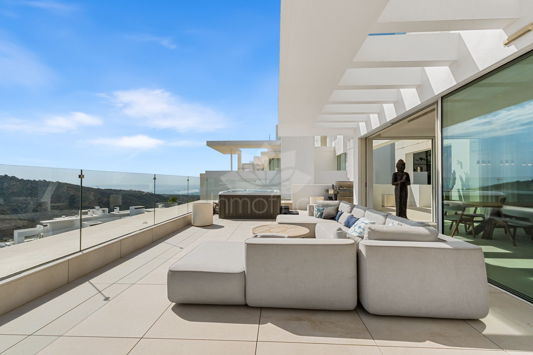 Duplex Penthouse in Palo Alto, Ojen