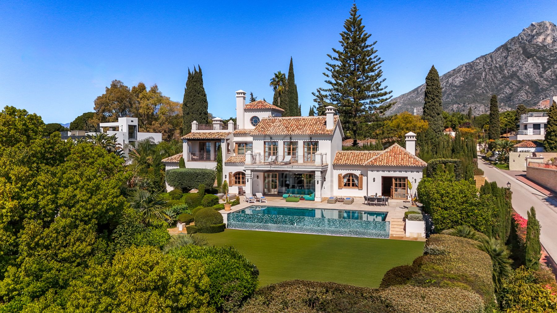Villa in La Carolina, Marbella