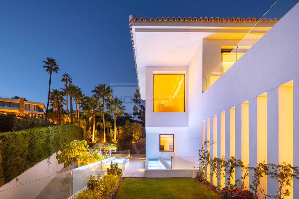 LUXURIOUS 6 BEDROOM CONTEMPORARY VILLA IN NUEVA ANDALUCIA