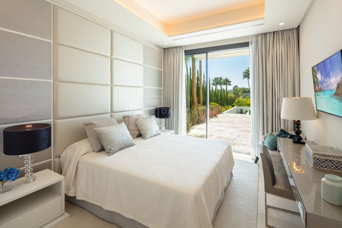 LUXURIOUS 6 BEDROOM CONTEMPORARY VILLA IN NUEVA ANDALUCIA