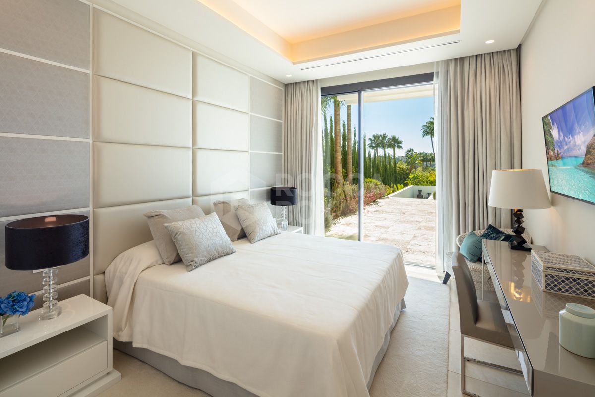 LUXURIOUS 6 BEDROOM CONTEMPORARY VILLA IN NUEVA ANDALUCIA