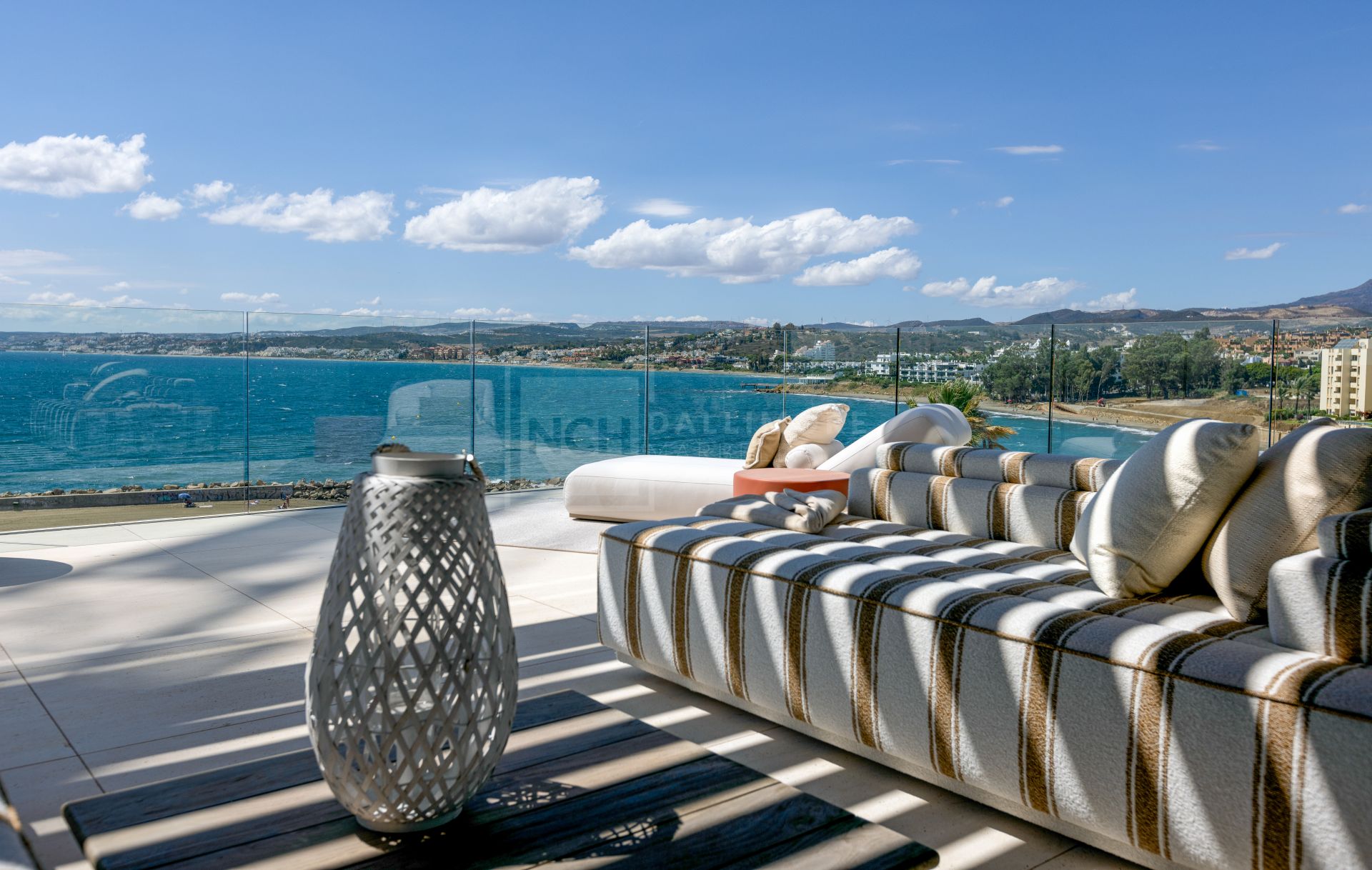ULTRA LUXURY 3BEDROOM PENTHOUSE APARTMENT FRONTLINE BEACH CLOSE TO ESTEPONA TOWN